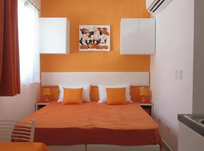 Mini Ground Floor Queen Studio